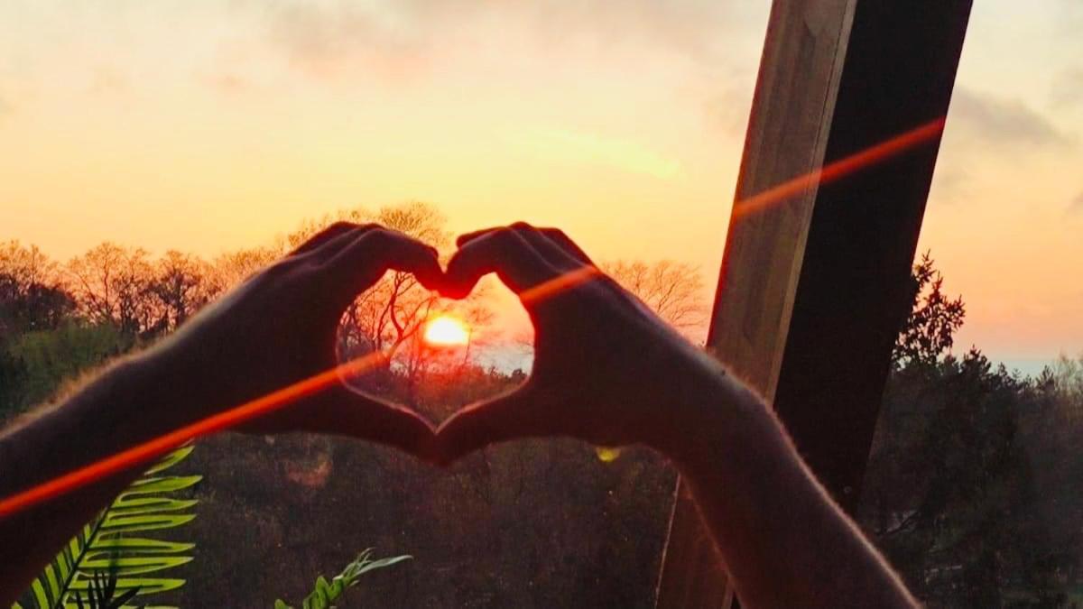 Sea & Sunset View In דירה